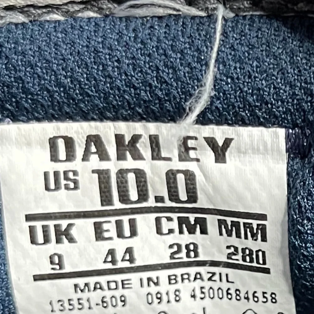 Oakley men size 10 canvas lace ups/manufactured yellow outer sole navy/gray